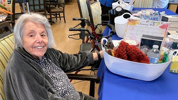 Memory Care Residents Give Back