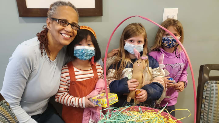 Grace Point Place Residents and Local Children Make Gift Baskets