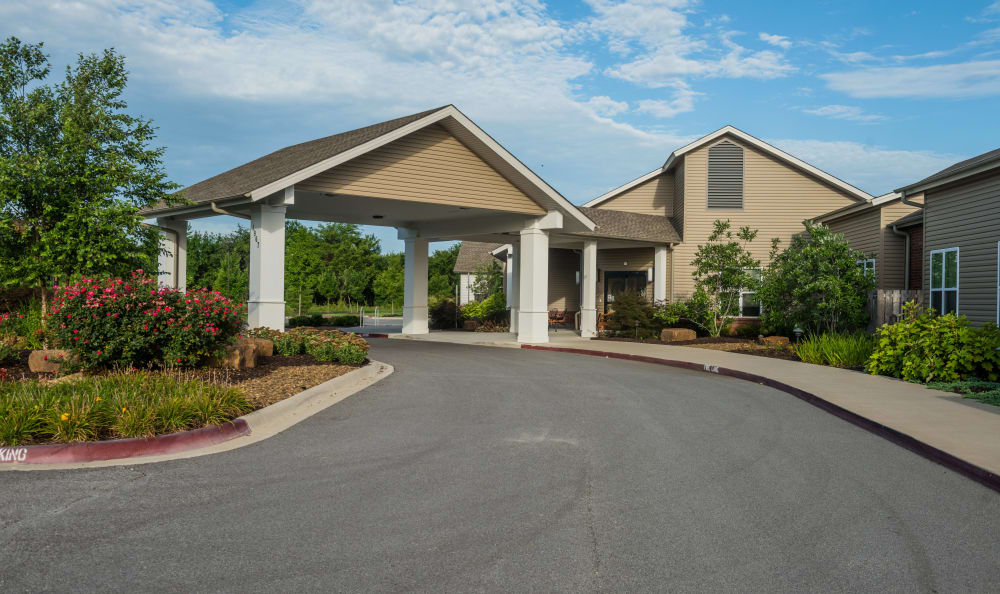 Covered driveway entrance to Concord Place Memory Care in Knoxville in Knoxville, Tennessee